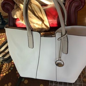 White tote - pictured on measuring scale -